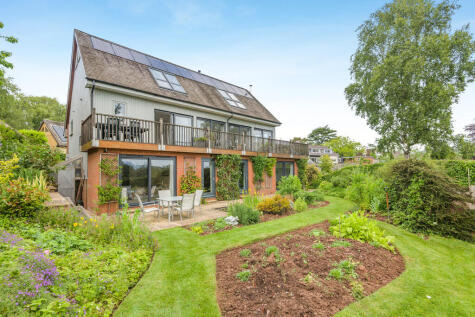 Hampton Park Road, Riverside Setting