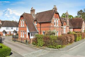 Winchester House, Eton Place, The Moor, Hawkhurst, Cranbrook TN18 4NW