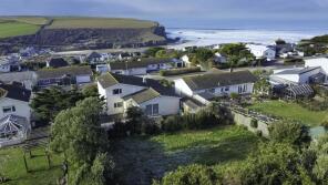 Curlews, Gwel An Mor, Trenance, Newquay TR8 4DW