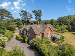 Beedinglee, Brighton Road, Lower Beeding RH13 6NQ