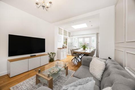 Easternville Gardens, Gants Hill, IG2