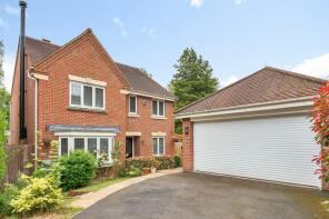 4, Vicarage Close, Horsham RH12 4BB