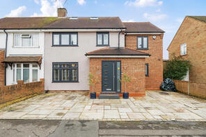 48, Ash Grove, Uxbridge UB9 6EY