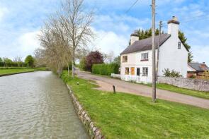 140, Bottom Lock Cottage, Northampton Road, Towcester NN12 7SW