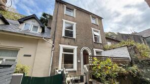 Mawddach House, High Street, Barmouth LL42 1DS