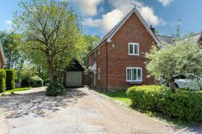 34, Beauclerk Green, Winchfield, Hook RG27 8BF