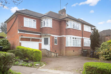 Lonsdale Drive, Enfield, EN2