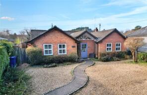 11a, Deepdene, Lower Bourne, Farnham GU10 3QP