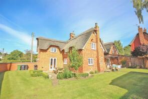 1 Eyebrow Thatch, Lutterworth Road, Lutterworth LE17 6AE
