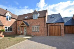 7, Hinton Close, Buckingham MK18 2GL
