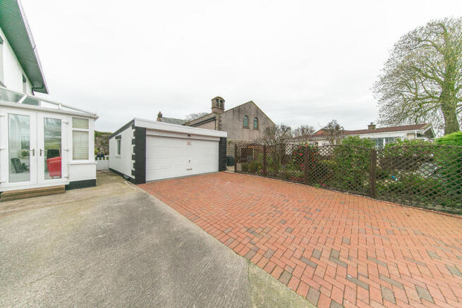Garage & Driveway