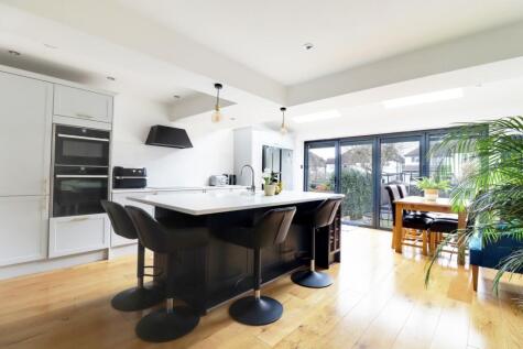 Burwood Avenue, Kenley