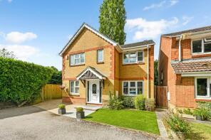 9, Smithy Close, Holybourne, Alton GU34 4EE