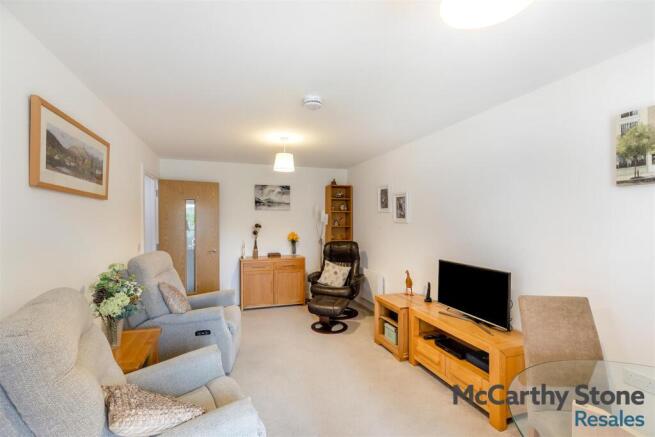 8687113-interior08.jpg