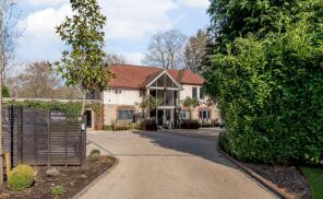 Longacre Barn, Grenville Road, Godalming GU8 6AX