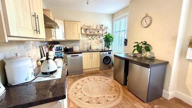 KITCHEN/ BREAKFAST ROOM