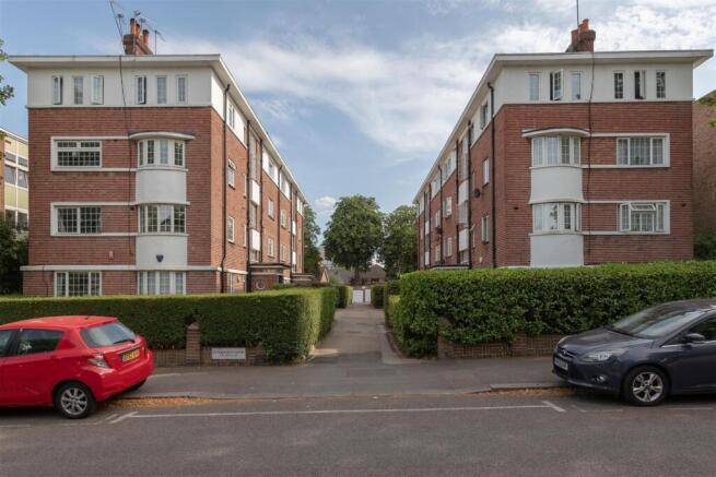 Churchfields, E18