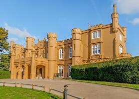 4, Wall Hall Drive, Watford WD25 8BY