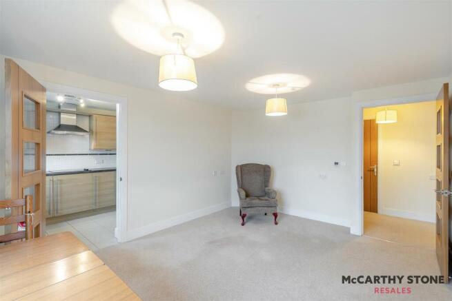 8586516-interior12.jpg