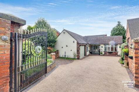 The Old Coach House, Upper St John Street, Lichfield WS14 9EF - Four Bedroom Detached Home With Annexe