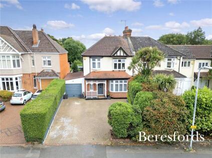 Courtenay Gardens, Upminster, RM14