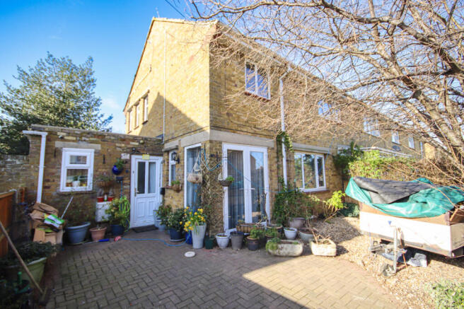 Three Bedroom End of Terrace House, Hugely extend