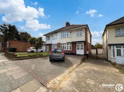 Chadacre Avenue, Ilford, IG5