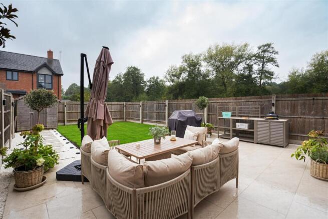 39 Kingswood Green_17.jpg
