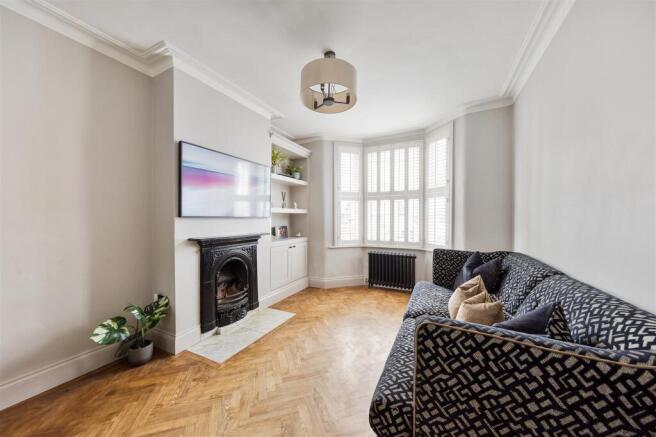 Selwyn Avenue, E4
