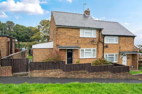 Chaucer Avenue, Pudsey, West Yorkshire, UK, LS28