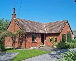 Oakley, Bulley Lane, Gloucester GL2 8AS