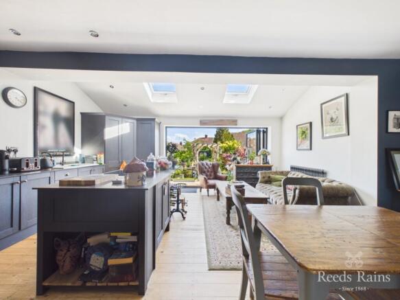 Kitchen/ Living Room