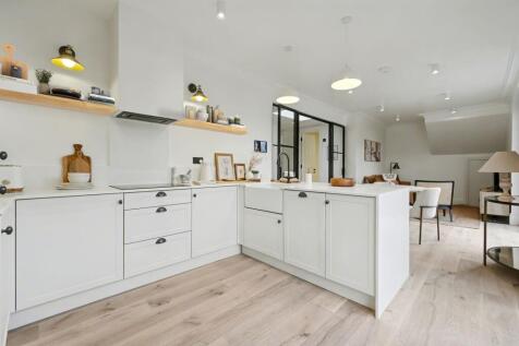 Maple Rise, Colney Hatch Lane, N10