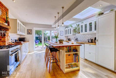 Grove Road East, Christchurch, BH23 2