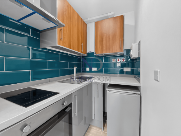 SELF-CONTAINED STUDIO FLAT IN HOUNSLOW