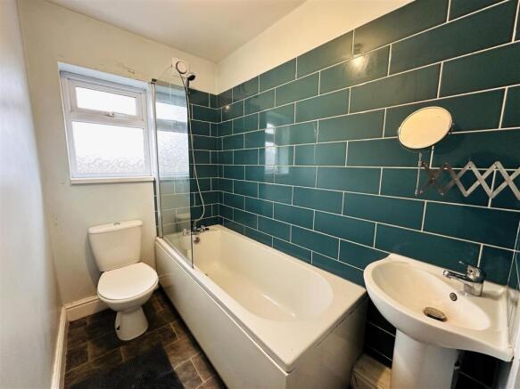 bathroom .jpg