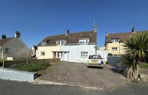 42, The Glebe, Tenby SA70 8HB
