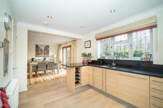 Kitchen/Dining Area