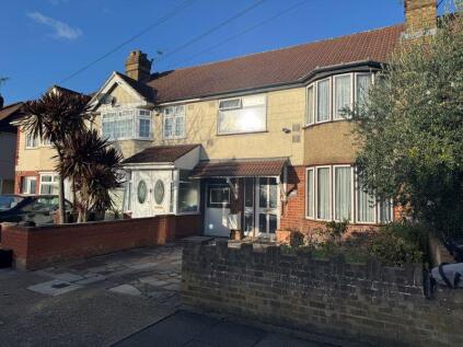 Byron Avenue, Cranford, Hounslow