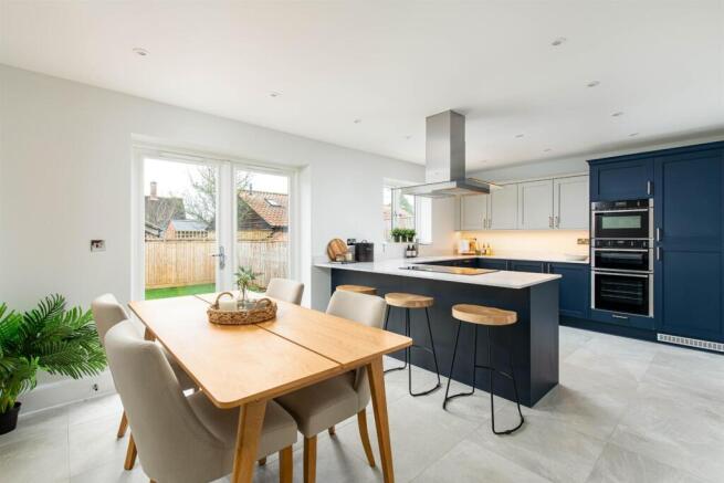 Kitchen_2.jpg