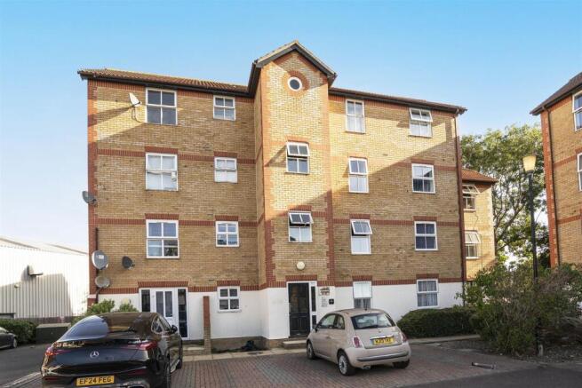 3 Linford Court, Appleton Square, Mitcham external