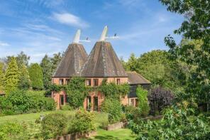 Vesper Hawk Oast, Vesper Hawk Lane, Ashford TN27 8PU