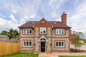 6, Fox Heath Gardens, Cane End, Reading RG4 9FD