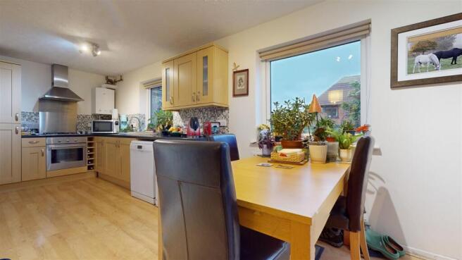 KITCHEN/DINING ROOM