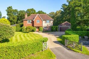 17, Hurst Park, Midhurst GU29 0BP