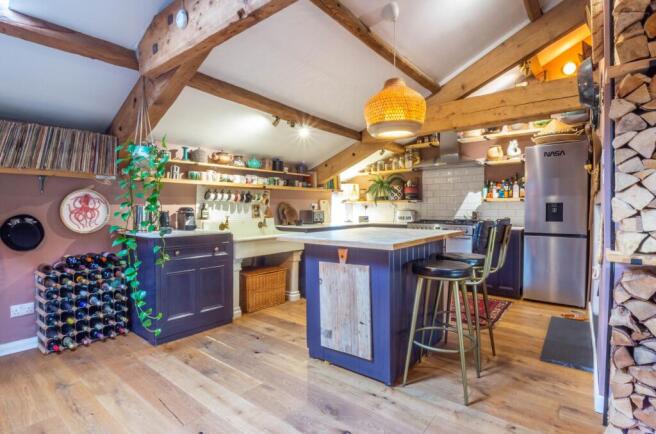 KITCHEN / LIVING AREA