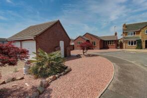 9, Sharnbrook Gardens, Hinckley LE10 3QD