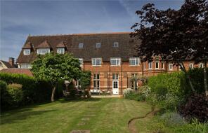 3, Holyrood House, Church End, Witney OX29 6US