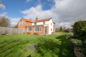 Pineview, Common Road, Beccles NR34 0BL