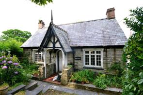 Oakfield, Parcgweydd Hill, Cardigan SA43 2QX